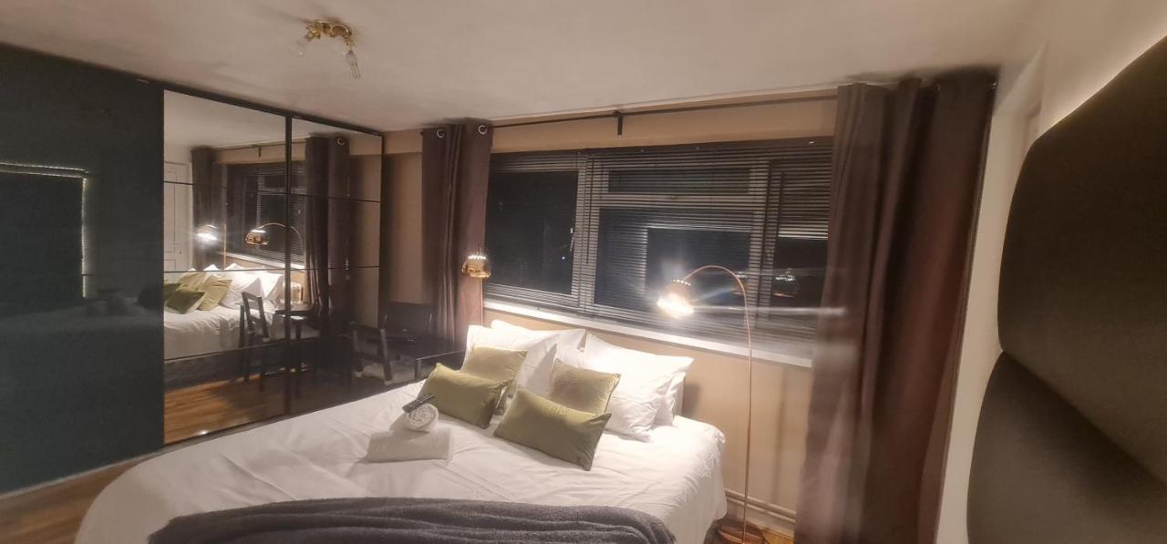 Ferienwohnung R3 Superking Sized Bed & 75" Tv On The Wall In Clapham London Exterior foto