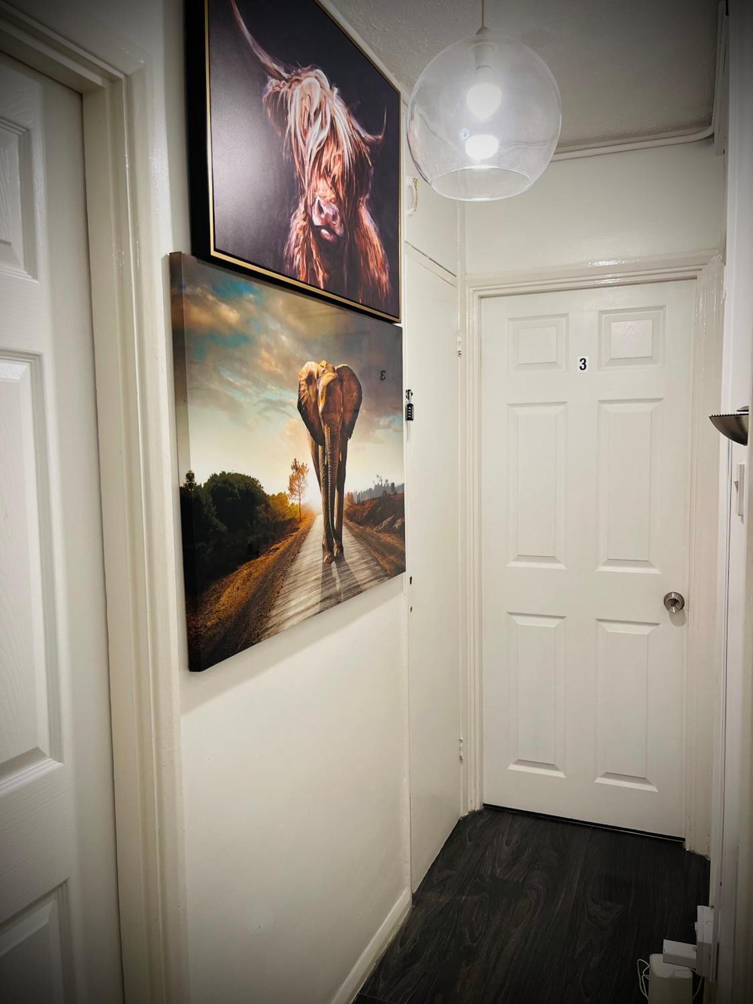 Ferienwohnung R3 Superking Sized Bed & 75" Tv On The Wall In Clapham London Exterior foto
