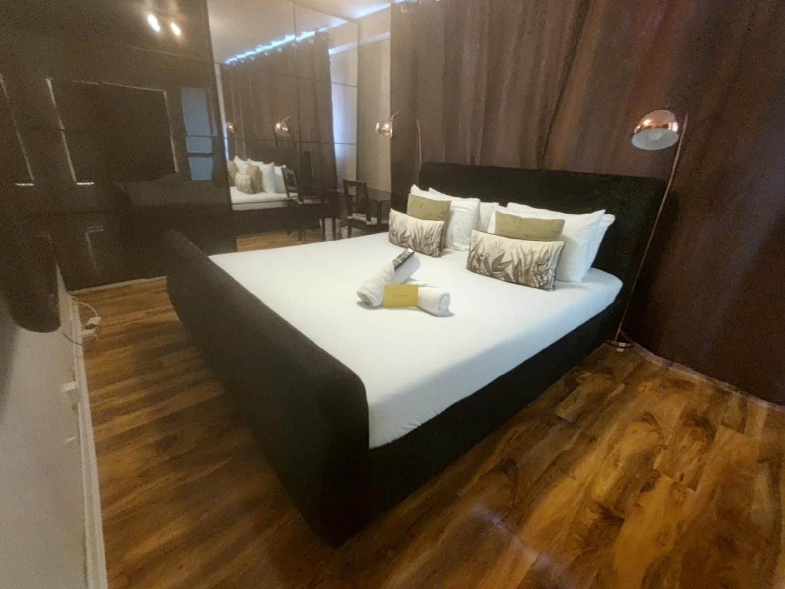 Ferienwohnung R3 Superking Sized Bed & 75" Tv On The Wall In Clapham London Exterior foto